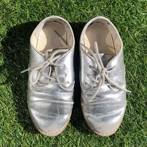 Gap silver Oxfords sz 10